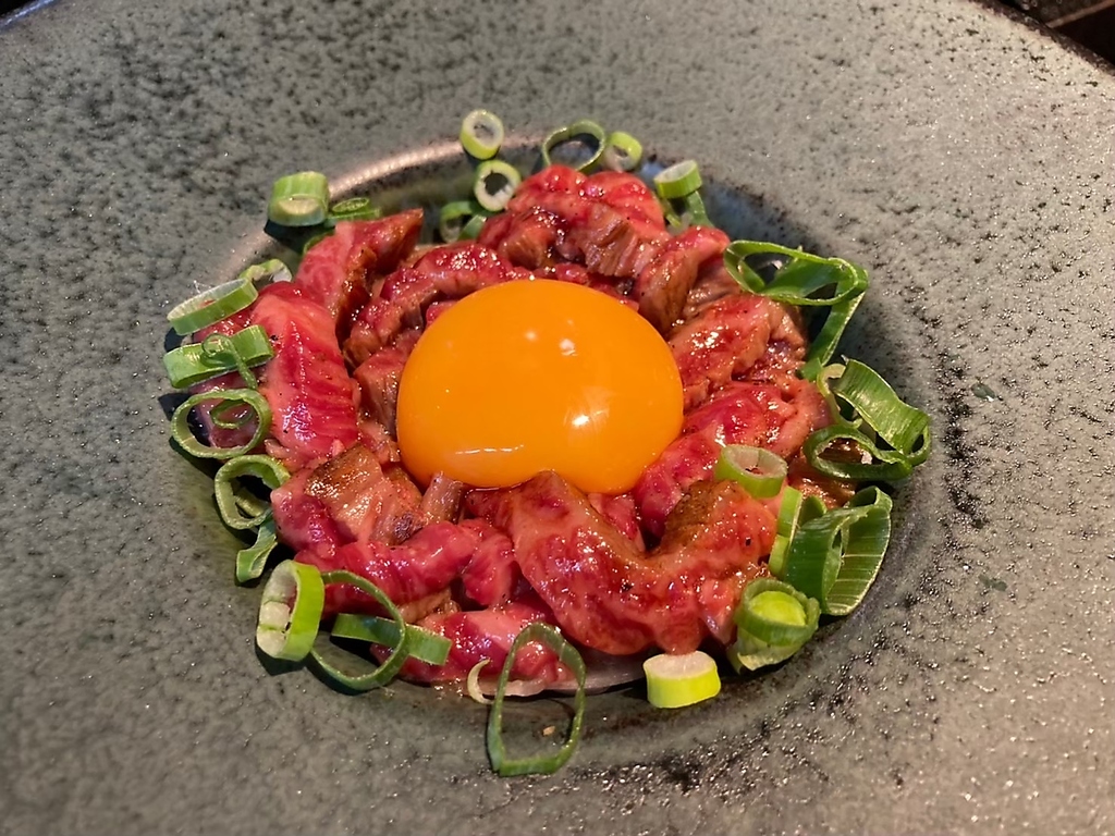 A5黒毛和牛ユッケが990円！