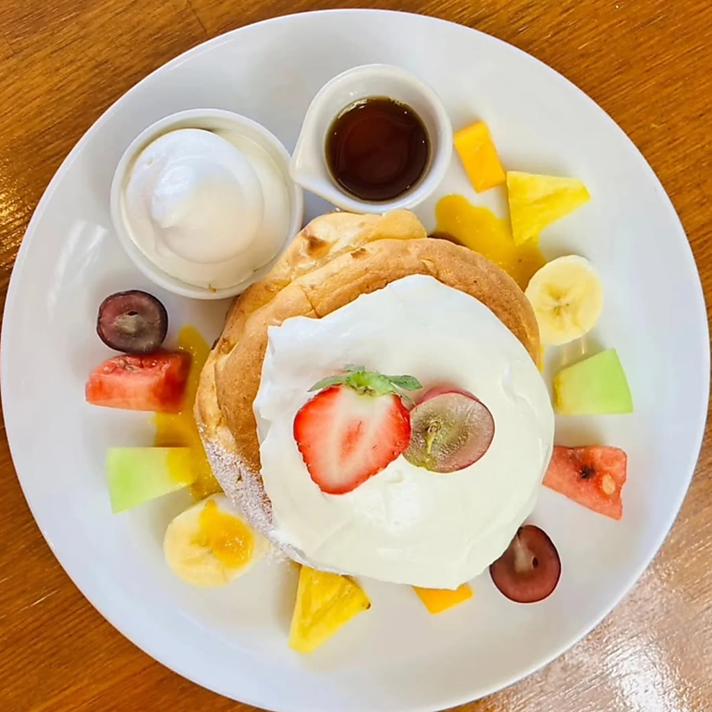 苺やクリームを贅沢に使用したスイーツも充実◎カフェタイムや食後のデザートにおすすめです！