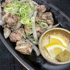 【炭火黒焼き】炭火炙り鶏モモの黒焼き/炭火炙り鶏せせりの黒焼き