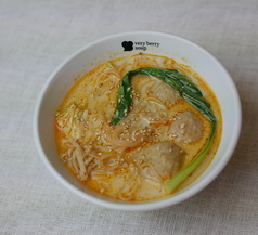 鶏つくねと春雨のごま豆乳坦々スープ