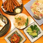 素材の旨みを活かした創作料理を多彩にご用意。飽きのこない逸品揃い。