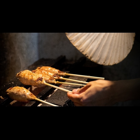 朝引き鶏を使用した絶品「焼鳥」を提供。拘りの素材でおもてなす料理に舌鼓。