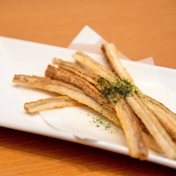 多彩なおつまみやガッツリ主食など豊富な料理がお出迎え