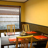 当店は様々な人数に応じたお席をご用意しております。2名様から最大60名様まで、幅広いご利用に対応可能です。デートに お友達やご家族との食事や接待に、大人数での宴会等、人数に合わせてお席の方をご用意しており、様々なシーンに合わせたお食事をお楽しみいただけるよう心を込めたおもてなしでお迎えいたします。