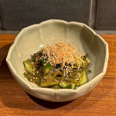 三陸産めかぶと胡瓜のおかか和え