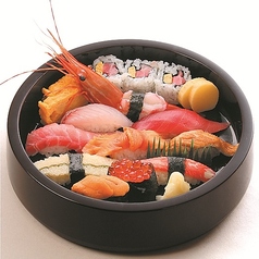 握りランチは丼なども。
