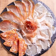 ワインとの相性抜群の切り立て生ハム1400円(税込)～