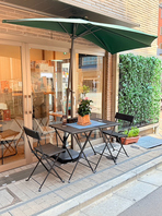 自然を感じるテラス席で、特別な時間を！