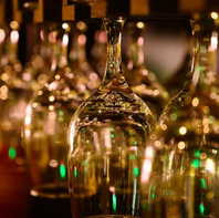 温かな灯りが包む落ち着いた空間