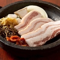料理メニュー写真&nbsp;石焼きサムギョプサル(希少！皮つきアグー豚200g)