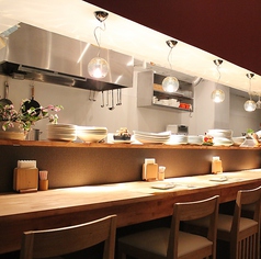 洒落なカウンター席はお一人様でゆっくりおくつろぎいただけます。大人のデートや女子会、お仕事帰りにも◎