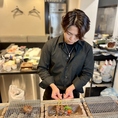 スタッフが目の前で食材を焼き上げる調理風景を楽しめる、臨場感のあるお席もございます◎