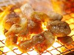 炭火で焼く薩摩地鶏のもも焼きはハーフサイズで714円♪安くて美味しいのです★