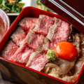 料理メニュー写真 肉盛りステーキ重