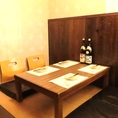 【半個室】お座敷、半個室席です。友人や家族、同僚との特別なひとときを過ごすなら、ぜひご利用ください。自慢の料理と上質なサービスが、皆様のお祝いや記念日を華やかに彩ります。お客様のご要望に合わせたカスタマイズも可能ですので、お気軽にご相談ください。素敵な時間を過ごすために、当店をご利用ください。