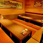 落ち着いた雰囲気の中で独創的な料理を楽しめるバルスタイルの居酒屋です。お会計にはVISAやJCBなどの各種クレジットカードが利用可能で、急な宴会などでもスムーズに支払えます。旬の素材を活かした一品料理や飲み放題付コースも充実しており、仕事帰りの一杯にも最適です。心和むひと時を当店でお過ごしください。