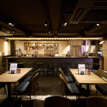 炉端とこぼれワインのお店 じゅわの雰囲気1