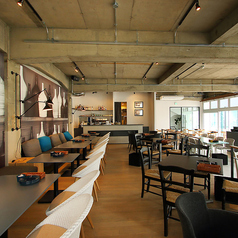 3階パーティーフロア。ウェディング・企業様のパーティー・同窓会におすすめ◎着席時55名様、立食時70名様まで。プロジェクター、スクリーン、各種音響完備♪