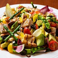15品目野菜とお肉の健康サラダプレート 