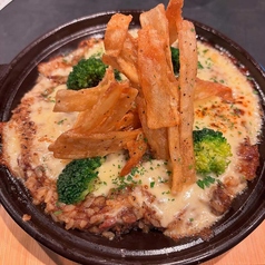 馬すじとごぼうの焼きチーズリゾット