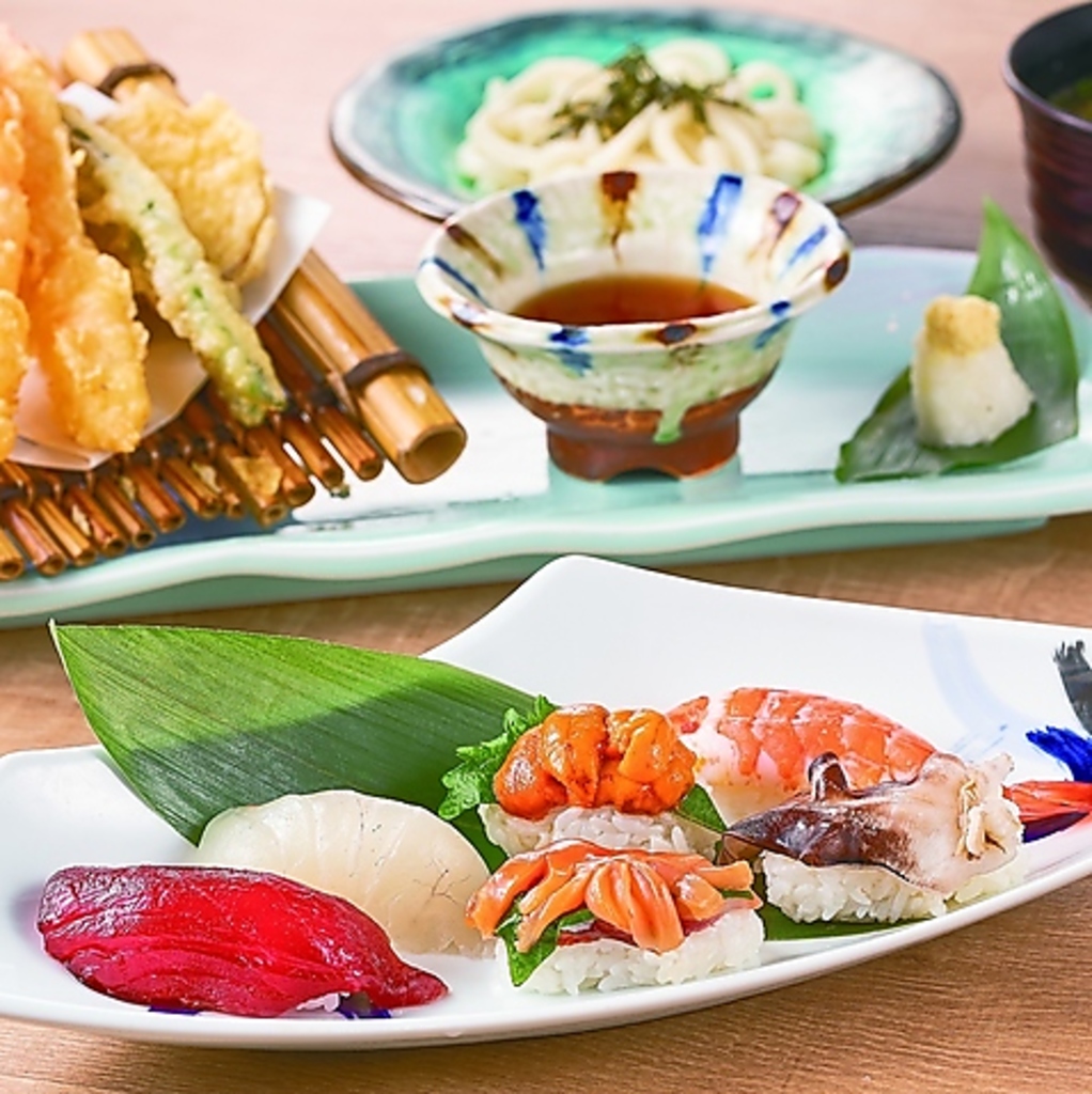 新鮮で美味しい海の幸がたっぷりと楽しめる平日限定のランチ！お昼から贅沢気分が味わえます◎