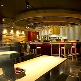 少人数から団体様までご利用いただける様々なお席をご用意◎テーブルをつなげれば最大26名様までの団体様も利用可能。また、カウンターにはビールサーバーが並び、ビール好きの方にはたまらない空間となっております。ぜひ、ビールを片手に楽しい時間をお過ごしください♪