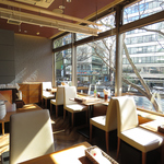 カーテンで仕切られた奥の個室からは、有楽町と銀座の夜景も★16名までOK！