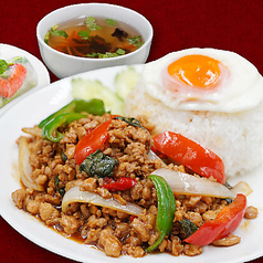 驚きの均一価格！990円(税込)で本格タイ料理ランチ！