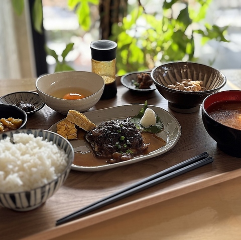 宮古島の食材を活かしたここでしか味わえないサンドイッチやおにぎりをお試しください