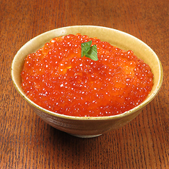 いくら溢れる 贅沢こぼれ丼