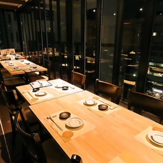 夕暮れや夜景を楽しみながら、素敵なお時間を☆テラス席は2/4/6…最大20名様までご利用可能！