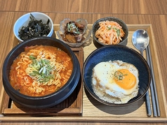 キムチスンドゥブラーメン定食