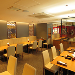 非日常的なスタイリッシュ空間！この雰囲気が人気の理由の１つ。