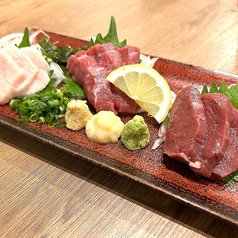 【必食】馬刺し３種盛り合わせ