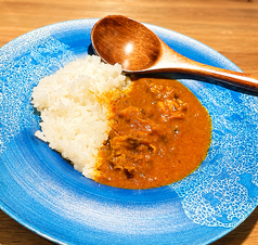 鰹出汁で仕込むミニスパイスカレー