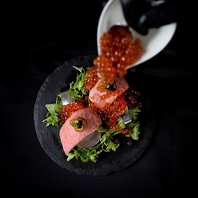 リゾート感溢れる店内で、贅沢なひと時を。