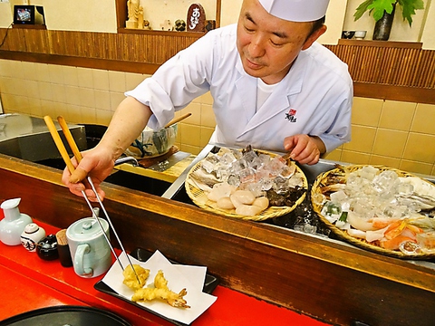四季折々の食材を、「若杉」ならではの美味しい食べ方で提供する天ぷらの名店。