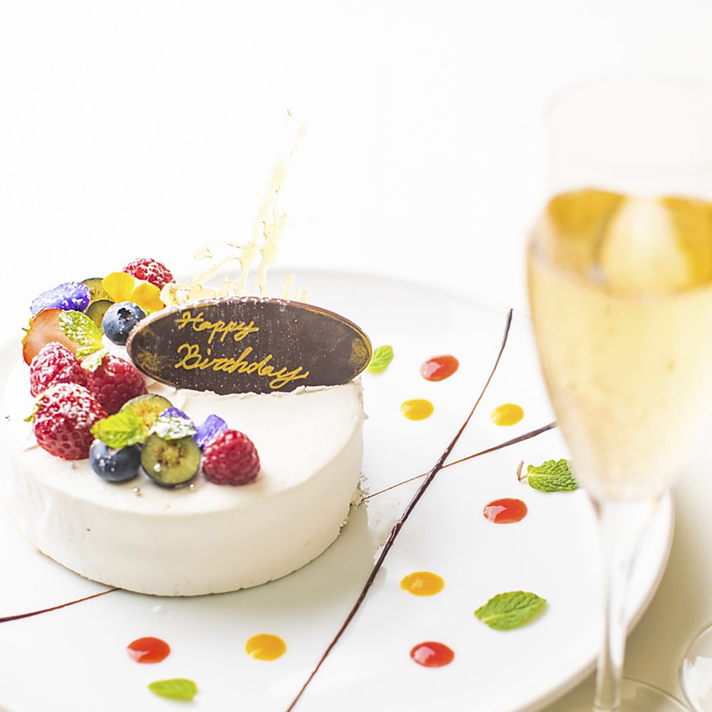 記念日や誕生日に、メッセージケーキをご用意♪