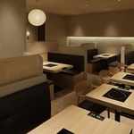 テーブル席は広々としてゆったり♪買い物帰りにお食事処としての利用◎