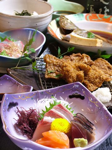 愛媛の南予・宇和島の『揚げたて!じゃこ天』や『鯛めし』の他、肉料理も楽しめるお店