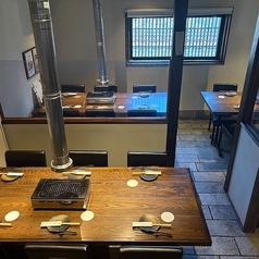 服部天神徒歩１分の抜群のアクセスにオープンした「肉匠豊乃（ぶんの）」一歩入れば周りの喧騒から離れられるほっこり落ち着いた空間です。店主が一目ぼれしたおおいた豊後牛はじめ、素厳選素材を取り揃えております。【通常貸切】は30名～対応可能【平日のみ座敷だけ】10名～お気軽にご相談下さいませ