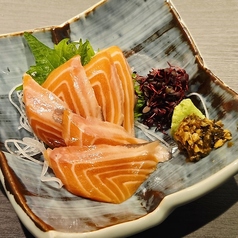 脂乗ってます！ オーロラサーモンのお刺身