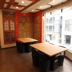 【同僚とサク飲み♪】お仕事帰りのリフレッシュには、ジューシーでダイナミックな鉄板焼きが一番!ジュワッと弾ける音と香りが、一日の疲れを心地よく癒やします。熱々の鉄板焼きをキンキンに冷えたビールで流し込む!同僚と語らう宴会も大歓迎。駅チカなので終電も気にならない!