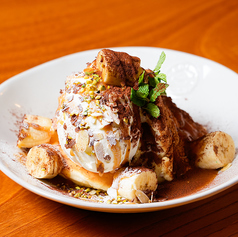 塩キャラメルバナナのスフレパンケーキ