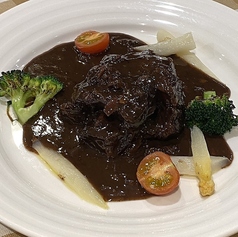 牛ホホ肉の赤ワイン煮込み
