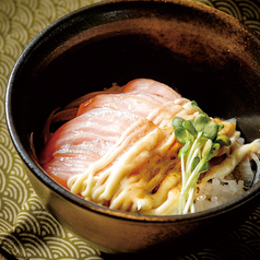 炙りサーモンマヨ丼