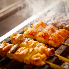 比内地鶏の焼き鳥、季節の食材を使用したこだわりの逸品が楽しめるコースの写真