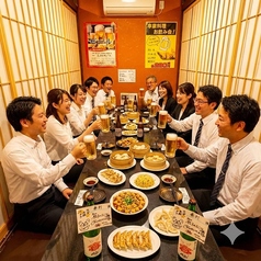 最大200名様まで収容可能な広々とした店内は150名様以上で貸し切り予約も承ります◎各種宴会や会社宴会、同窓会や親しいご友人との飲み会など様々なシーンでご利用ください!混み合うシーズンのご予約はお早めにどうぞ!自慢のお料理や美味しいドリンクと心をこめたおもてなしでお客様の大切な集まりをサポートいたします!