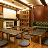 プロジェクターやDVDプレイヤーもお貸出し可能！各種二次会やパーティーに是非ご利用ください！※1階のKAZUで提供している食事は提供できませんのでご了承ください。