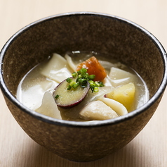 たっぷり根菜のだんご汁